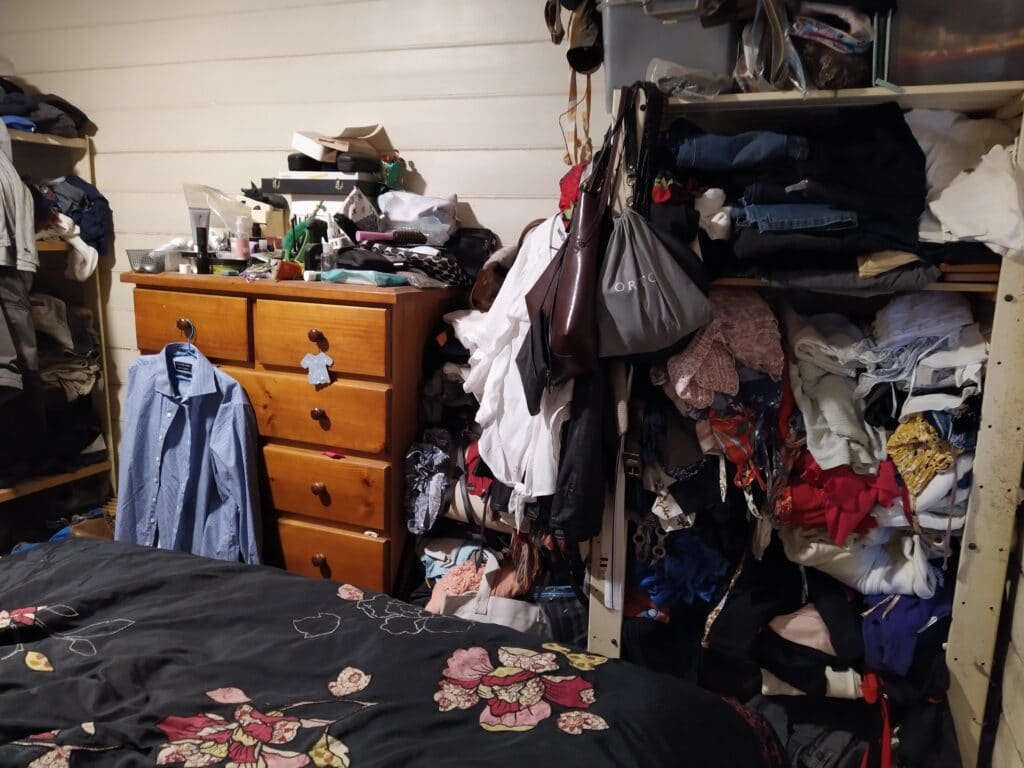 Messy House A Housekeeper Cannot Tidy
